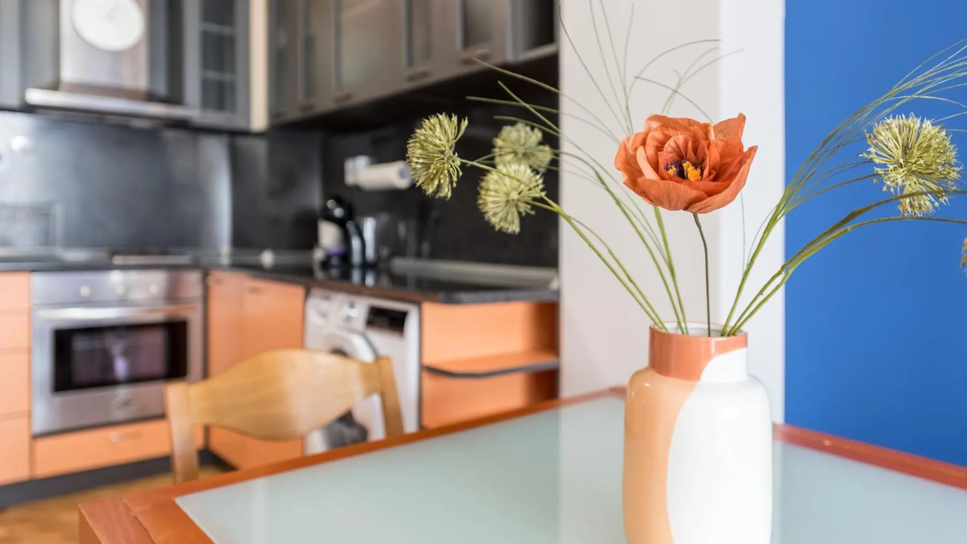 Burov Apartment - Artistic Apartment In The Heart Of Varna Suitable For Up To 4 Guests
