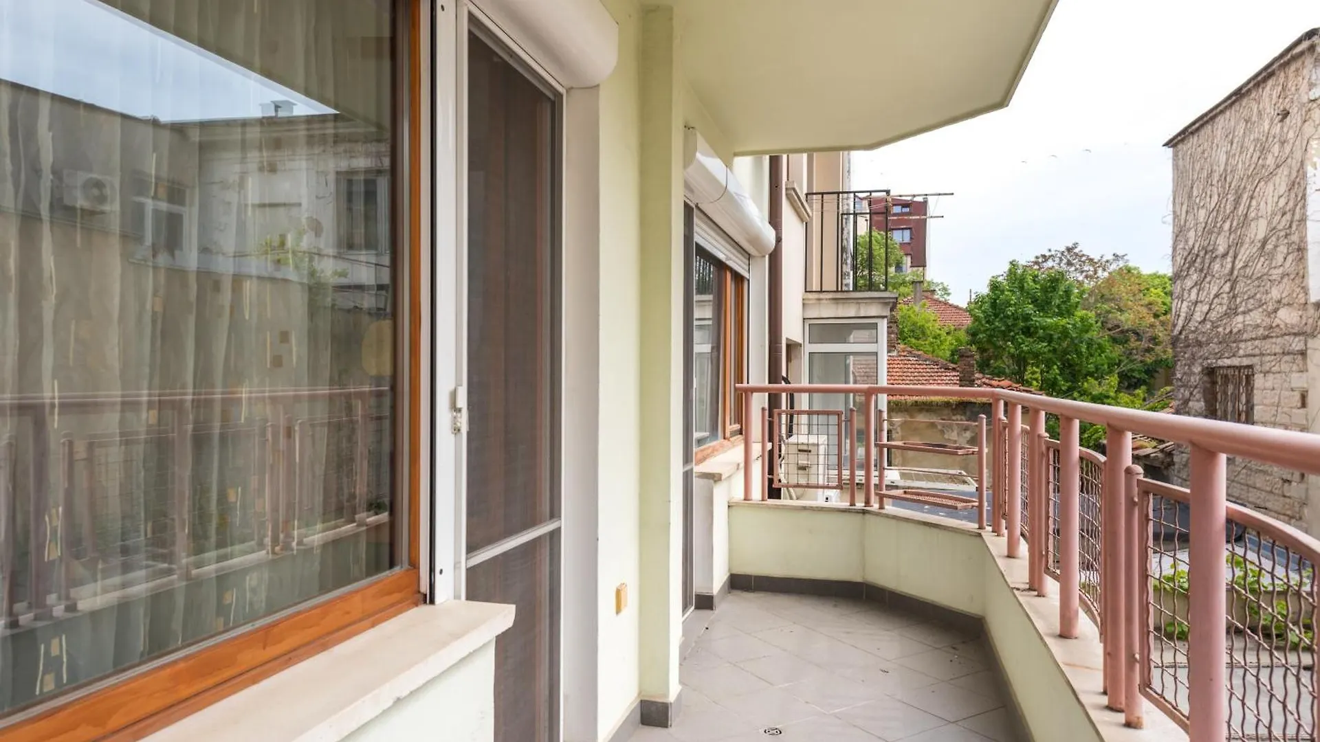 Burov Apartment - Artistic Apartment In The Heart Of Varna Suitable For Up To 4 Guests