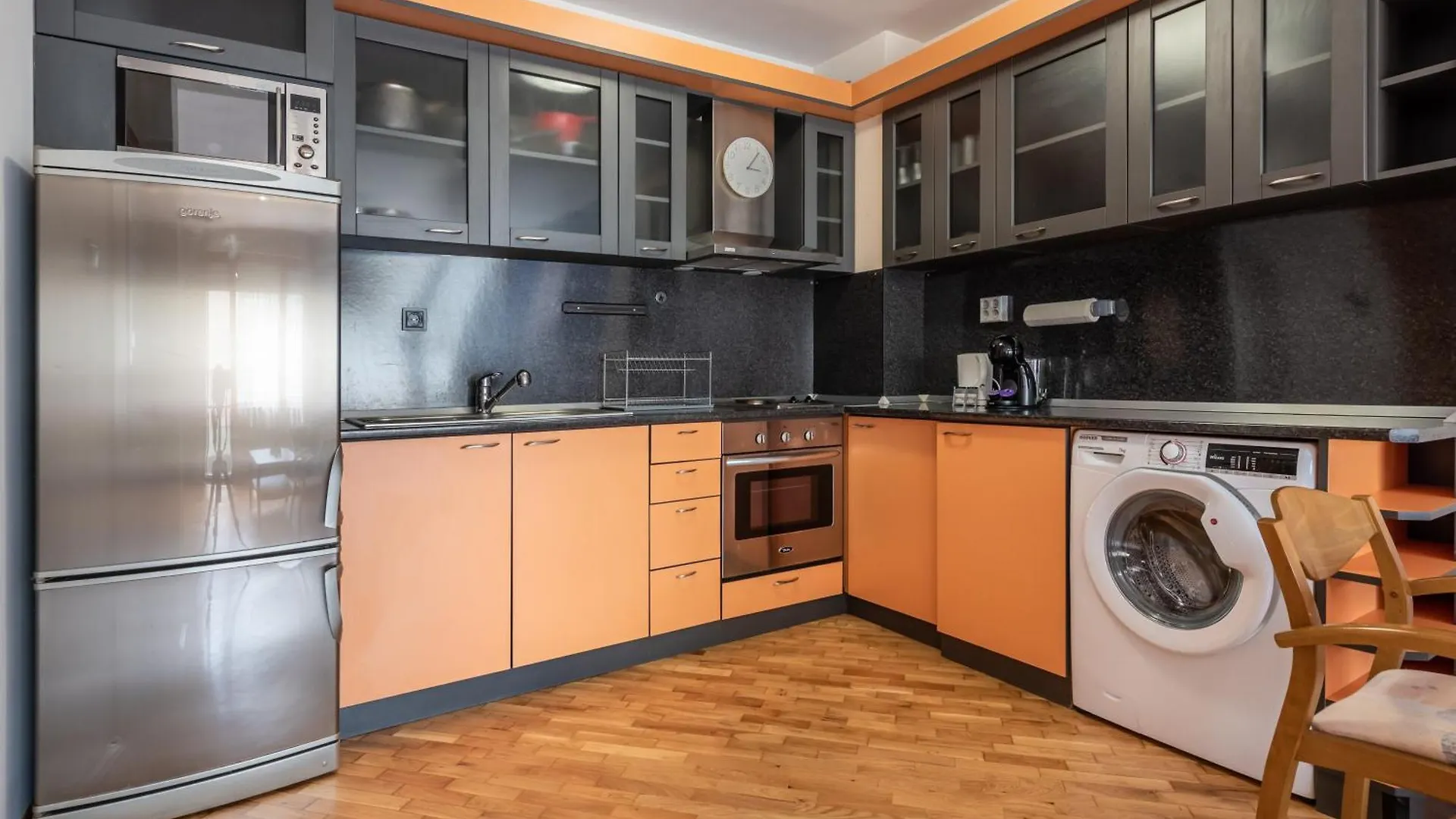 Burov Apartment - Artistic Apartment In The Heart Of Varna Suitable For Up To 4 Guests