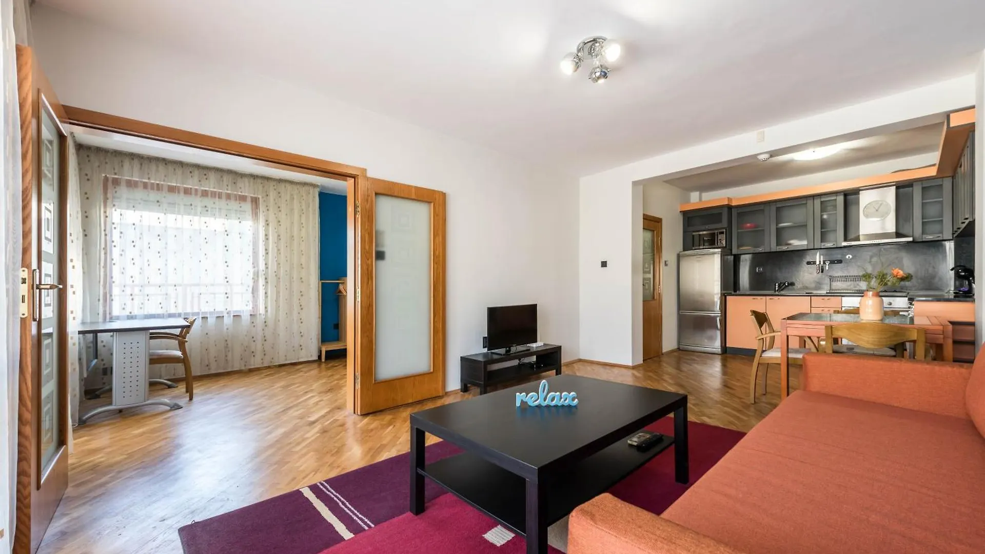 Burov Apartment - Artistic Apartment In The Heart Of Varna Suitable For Up To 4 Guests