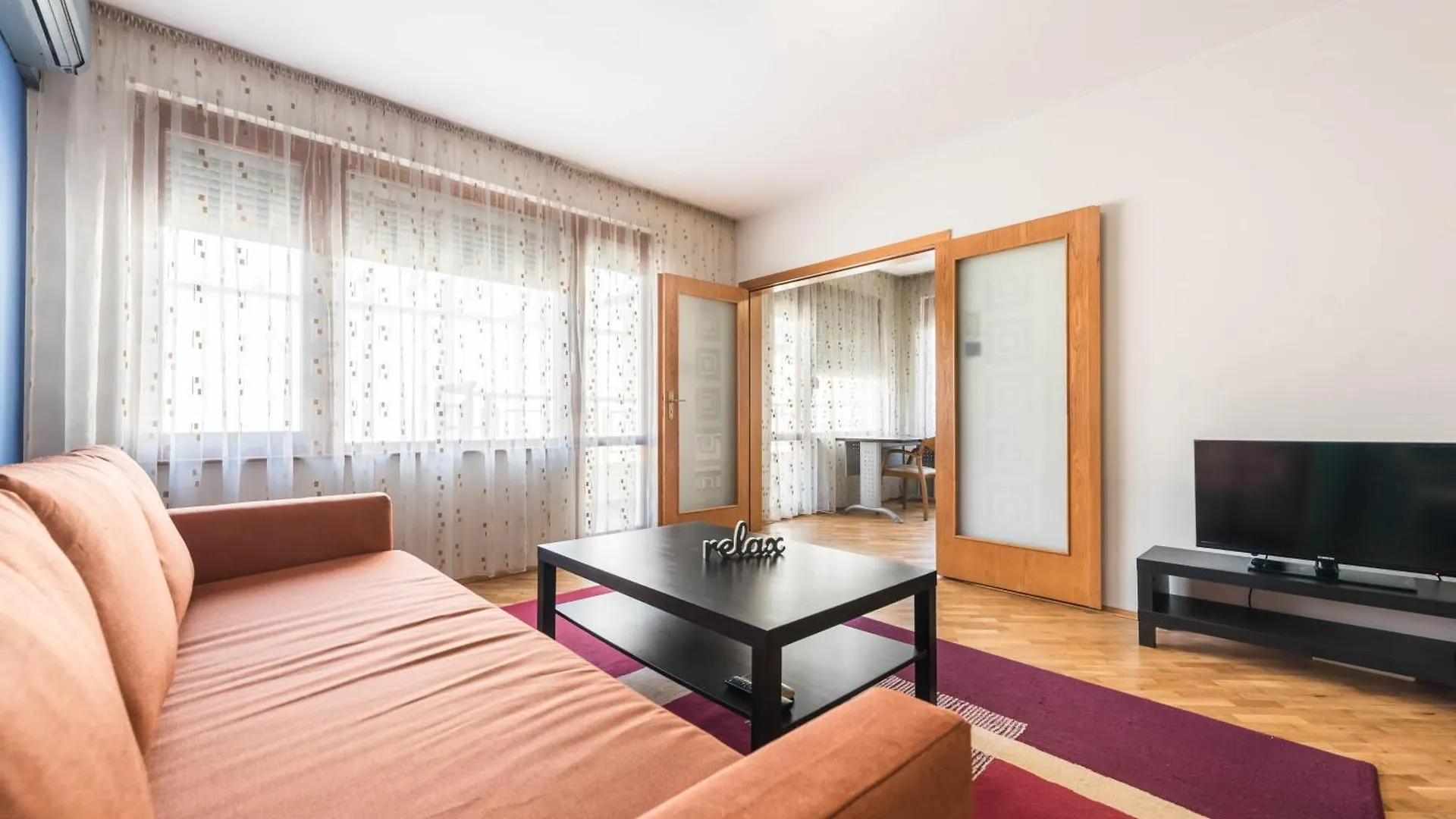 Burov Apartment - Artistic Apartment In The Heart Of Varna Suitable For Up To 4 Guests Bulgaristan