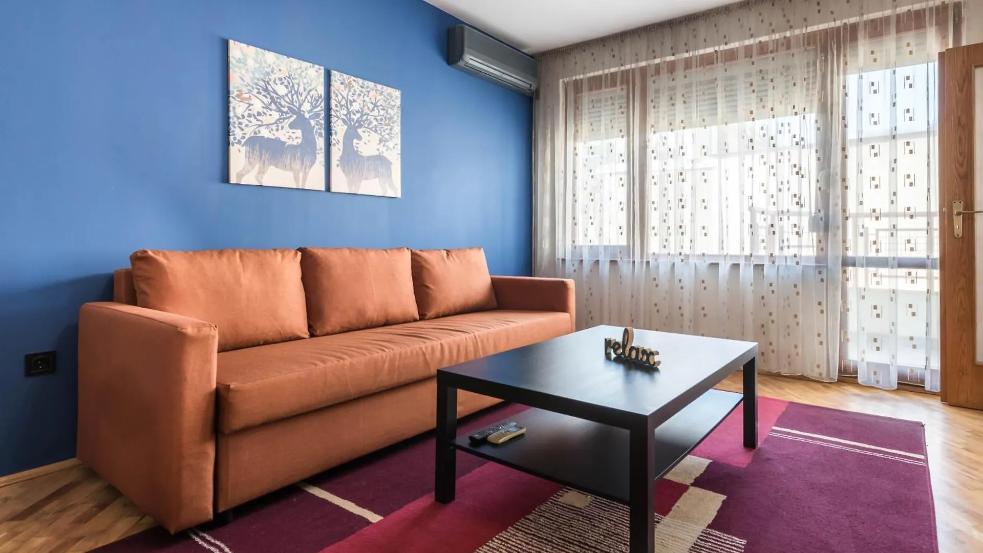 Burov Apartment - Artistic Apartment In The Heart Of Varna Suitable For Up To 4 Guests Bulgaristan