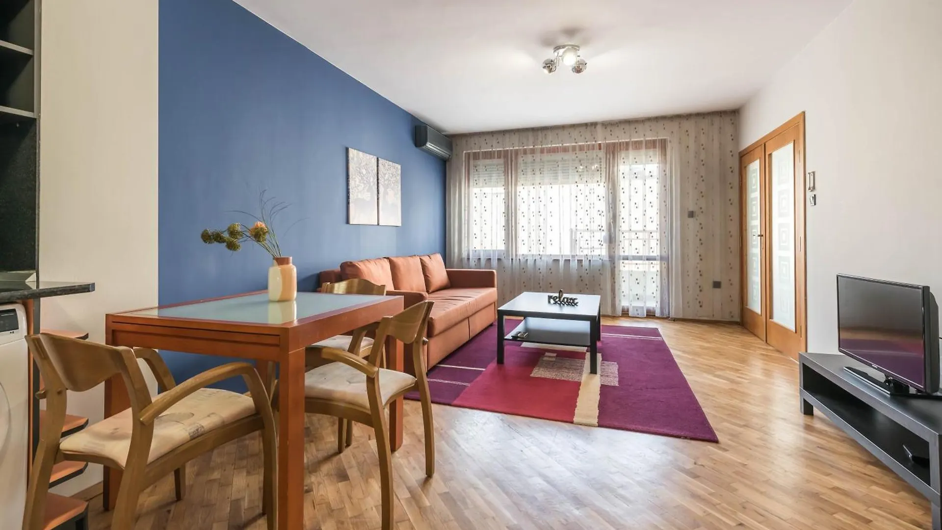 Burov Apartment - Artistic Apartment In The Heart Of Varna Suitable For Up To 4 Guests Bulgaristan